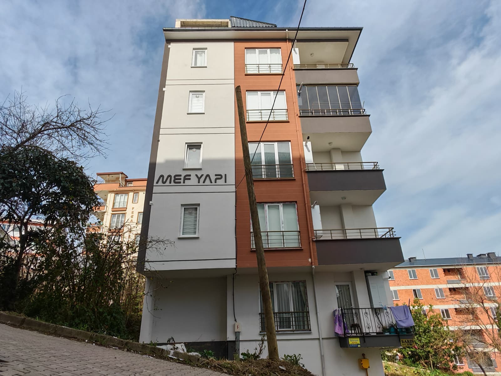 SARAÇLIDA AYRI MUTFAKLI 2 YIILIK ÇİFT BALKONLU 3+1